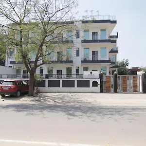 https://leaf-9-cyber-city.top-gurgaonhotels.com